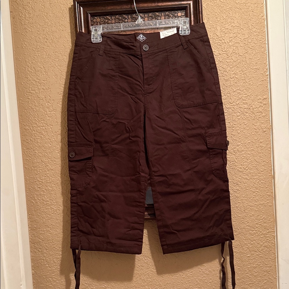 NWT St. John's Bay Cargo Capris. Chocolate Chip color. 8 petite.